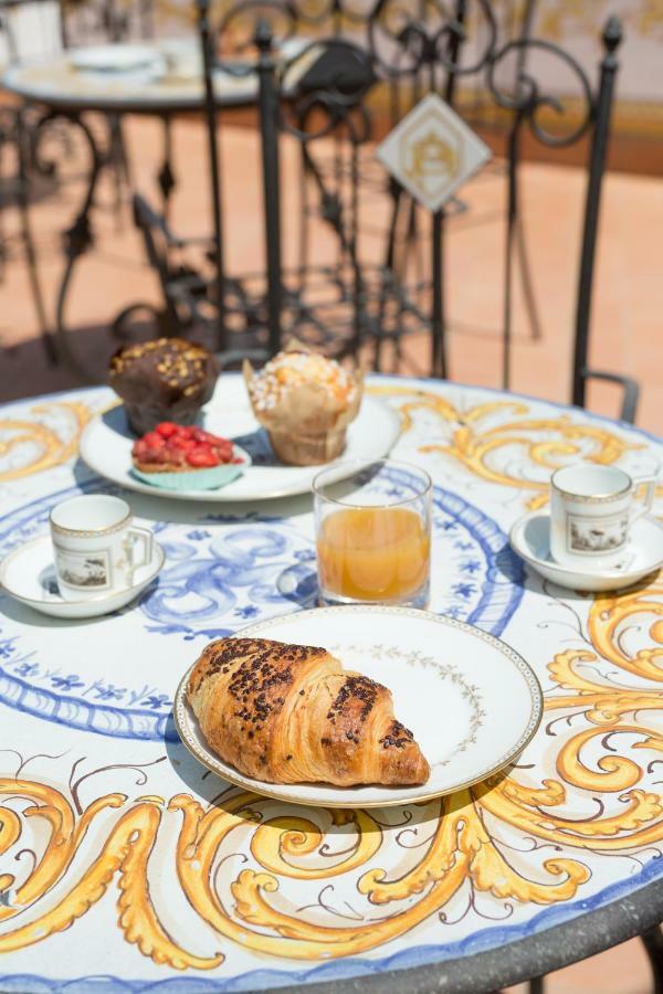 Palazzo Doria D'Angri Bed & Breakfast Naples Exterior photo